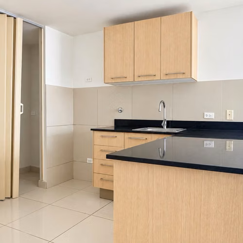 SE VENDE APARTAMENTO CON DEN EN PH TORRES DE CASTILLA - Imagen 5