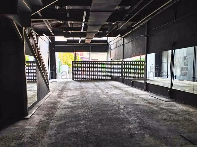 ALQUILER DE LOCAL COMERCIAL EN BELLA VISTA  - Imagen 2