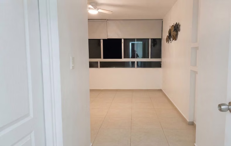Apartamento en Bella Vista cerca de Avenida Balboa I con excelente distribucion y deposito