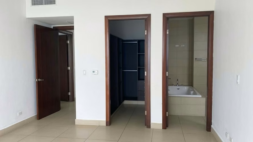 Venta PH Dupont Piso Alto Vista al Mar - Imagen 6