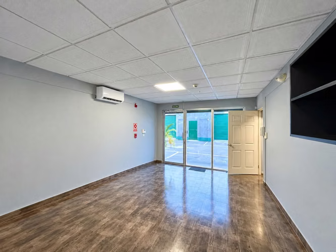 Local Comercial en Venta y Alquiler – PH Ofidepositos Central en la Central- RT - Imagen 2