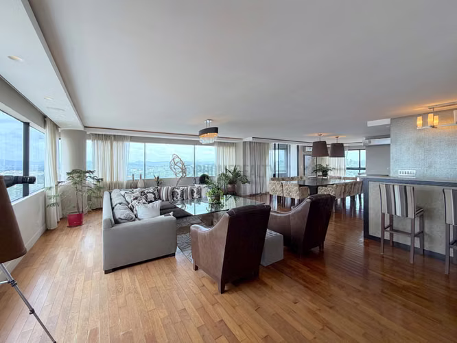 Apartamento Amoblado de 3 Recámaras en Alquiler en La Cresta – 400 m² con Vistas al Mar y la Ciudad - Imagen 2