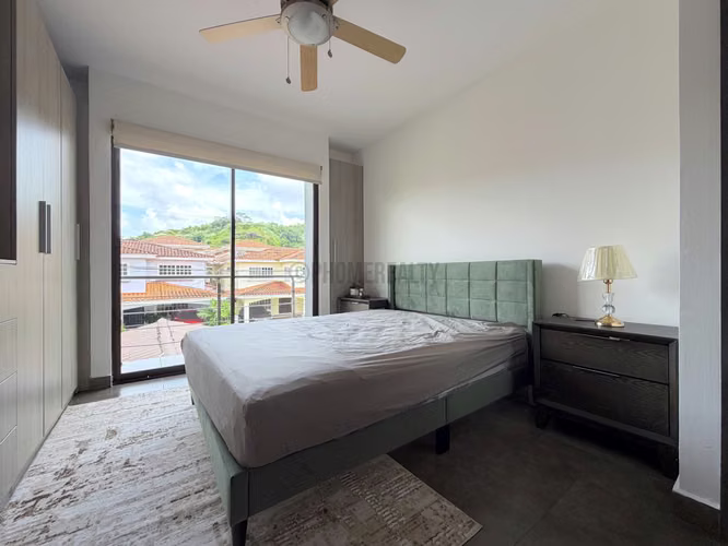 Casa Amoblada de 3 Recámaras en Venta en Condado del Rey – 383 m² con Piscina y 4 Estacionamientos