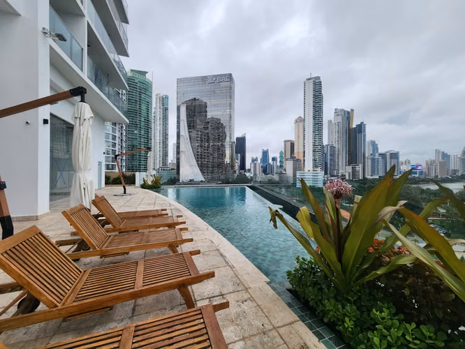  APARTAMENTO AMOBLADO EN EN VENTA en la Av. Balboa - PH White (Vista al Mar)