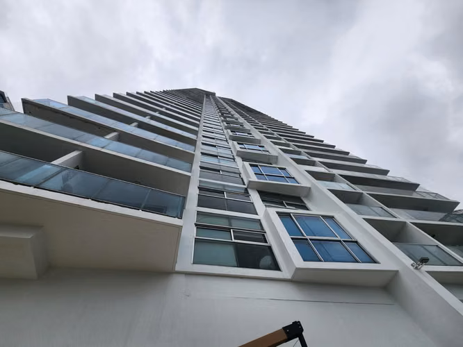  APARTAMENTO AMOBLADO EN EN VENTA en la Av. Balboa - PH White (Vista al Mar)