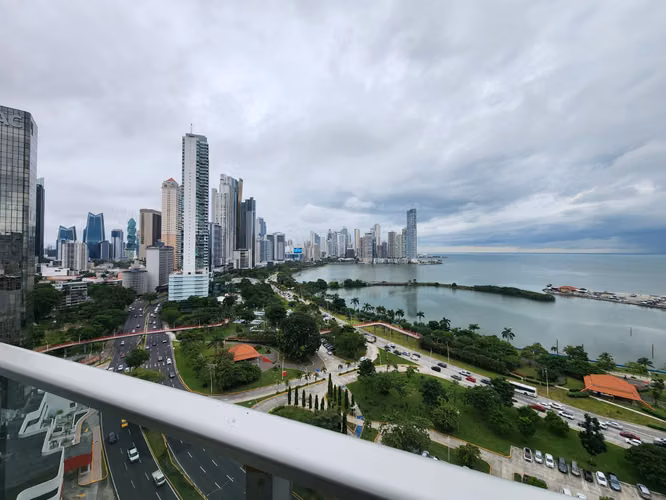  APARTAMENTO AMOBLADO EN EN VENTA en la Av. Balboa - PH White (Vista al Mar)