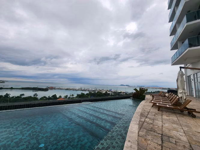  APARTAMENTO AMOBLADO EN EN VENTA en la Av. Balboa - PH White (Vista al Mar)