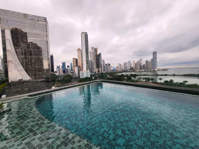  APARTAMENTO AMOBLADO EN EN VENTA en la Av. Balboa - PH White (Vista al Mar)