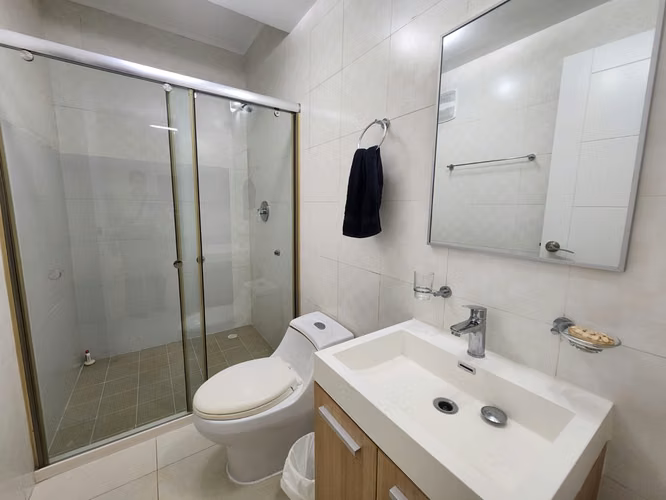  APARTAMENTO AMOBLADO EN EN VENTA en la Av. Balboa - PH White (Vista al Mar)