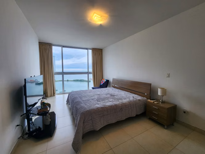  APARTAMENTO AMOBLADO EN EN VENTA en la Av. Balboa - PH White (Vista al Mar)