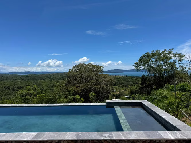 Hermosa Casa con Vista al Mar en Altos de Santa Catalina - Imagen 4