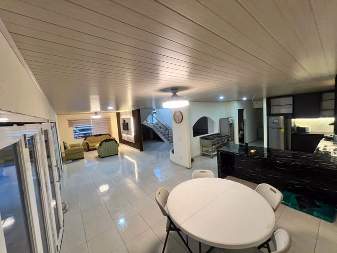 HERMOSA CASA EN GORGONA MALIBU - TOTALMENTE EQUIPADA