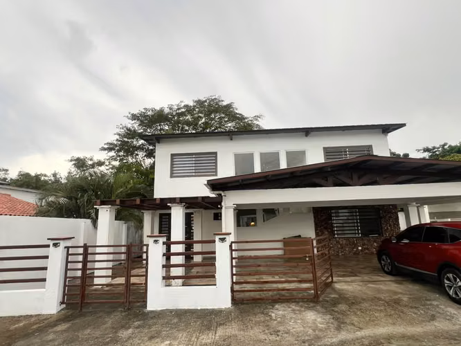 HERMOSA CASA EN GORGONA MALIBU - TOTALMENTE EQUIPADA