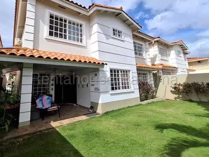 Venta de Casa Dúplex en PH Brisas Village, Brisas del Golf 27-1465GG