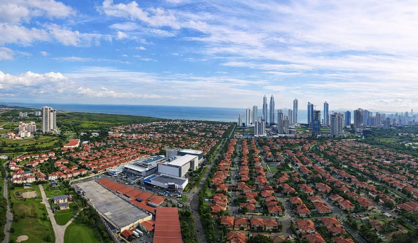 SANTA MARÍA | 215 M² | 3 RECÁMARAS | DEN | 2 PARKINGS | $680K