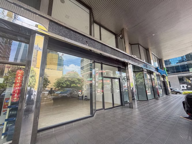 Alquiler de Local comercial en Obarrio, Plaza Obarrio, 196m2