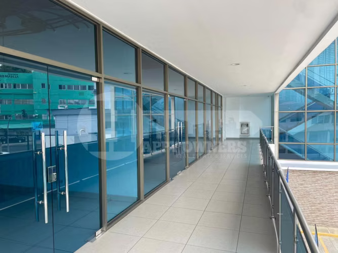 Locales Comerciales en Alquiler – Plaza Cowes, Bella Vista. GM