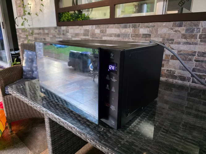 Microondas LG . Enciende no calienta. Se vende para repuestos - Imagen 3