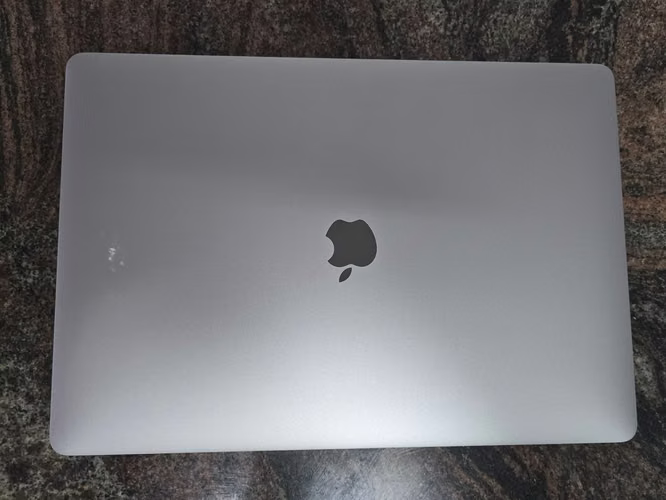MacBook Pro 15" 2018 Core i9 · 32 GB RAM · 2 TB SSD (batería a cambiar) - Imagen 8