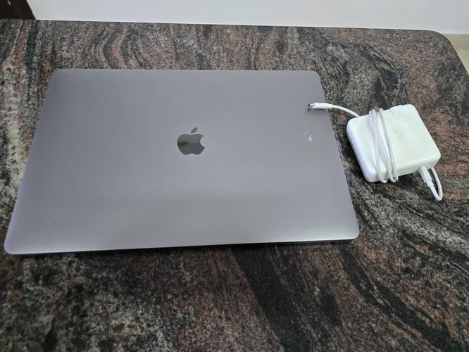 MacBook Pro 15" 2018 Core i9 · 32 GB RAM · 2 TB SSD (batería a cambiar) - Imagen 6