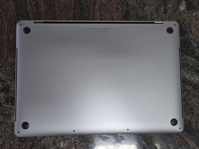 MacBook Pro 15" 2018 Core i9 · 32 GB RAM · 2 TB SSD (batería a cambiar) - Imagen 5