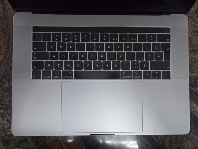 MacBook Pro 15" 2018 Core i9 · 32 GB RAM · 2 TB SSD (batería a cambiar) - Imagen 4