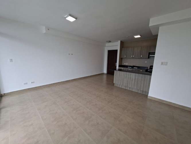 273234. Se alquila apartamento linea blanca, 2 recámaras, 2 baños, 97m, balcón con buena vista
