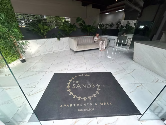 LOCALES COMERCIALES EN ALQUILER | THE SANDS FRENTE A LA CINTA COSTERA | OBRA GRIS AMD