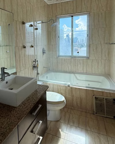 Apartamento en venta en San Francisco PH Premium Tower | 181m2 con cuarto y baño de empleada, walking closet y balcón