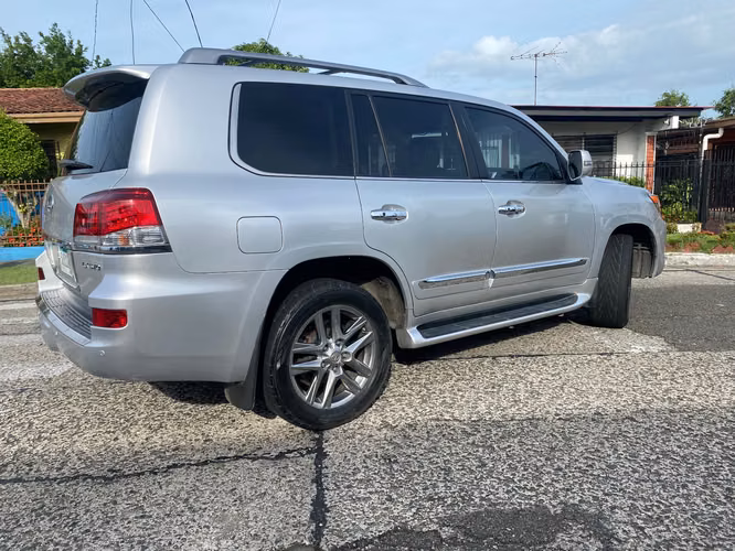 VENDO LEXUS LX5750  - Imagen 3