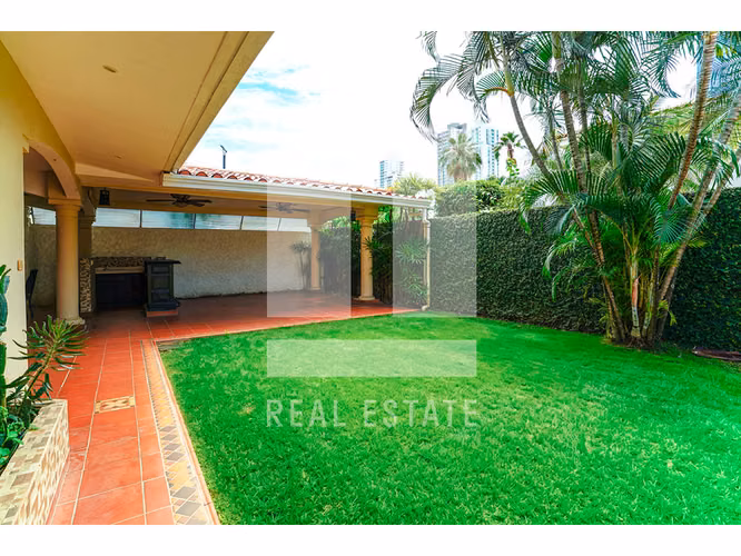 Se Vende Casa en Costa Azul, Costa del Este