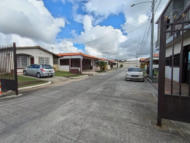 Venta de Casa, Hacienda Santa Fe, la Siesta/Tocumen CHR