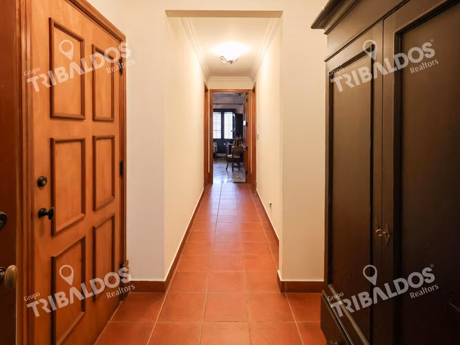 Venta de casa de 2 niveles en Altos del Golf
