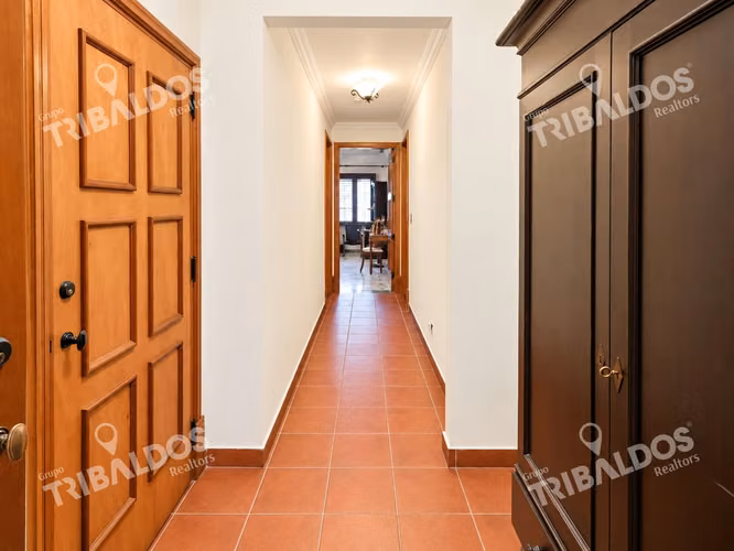 Venta de casa de 2 niveles en Altos del Golf
