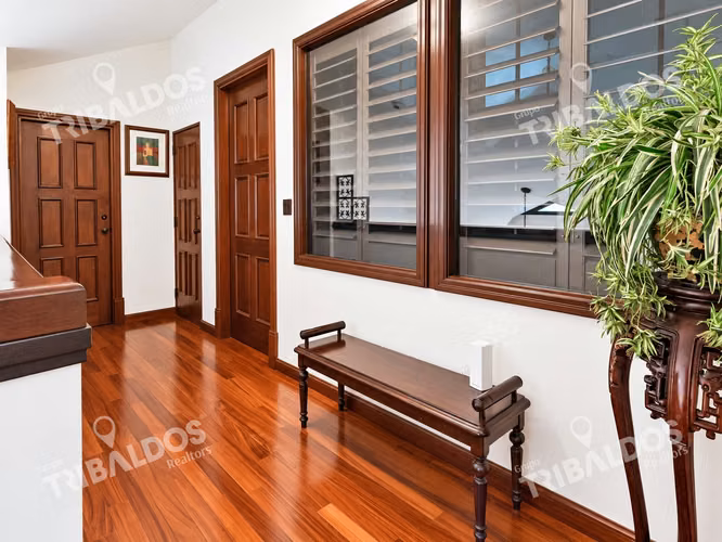 Venta de casa de 2 niveles en Altos del Golf