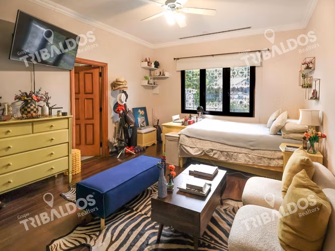 Venta de casa de 2 niveles en Altos del Golf