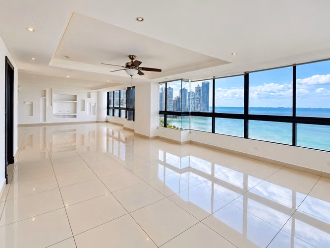 Apartamento en Venta en PH Condesa del Mar, Avenida Balboa | 332 m², 5 Recámaras, Vista al Mar