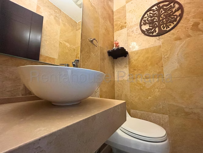 Alquiler de Apartamento Amoblado en Avenida Balboa Ph Rivage Tower EC