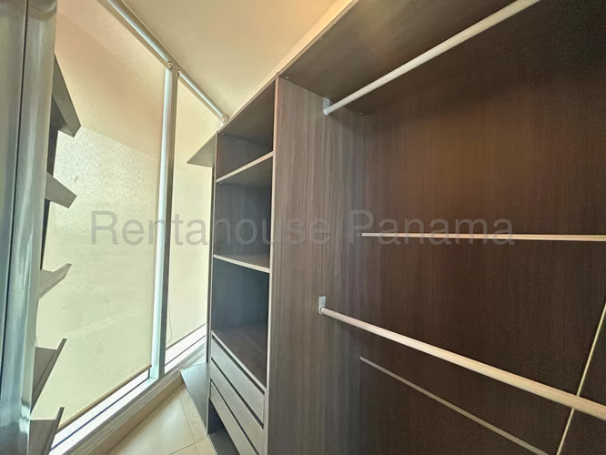 Alquiler de Apartamento Amoblado en Avenida Balboa Ph Rivage Tower EC