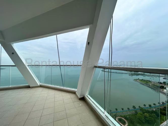 Alquiler de Apartamento Amoblado en Avenida Balboa Ph Rivage Tower EC