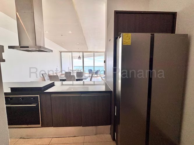 Alquiler de Apartamento Amoblado en Avenida Balboa Ph Rivage EC