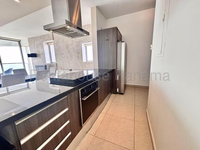 Alquiler de Apartamento Amoblado en Avenida Balboa Ph Rivage EC