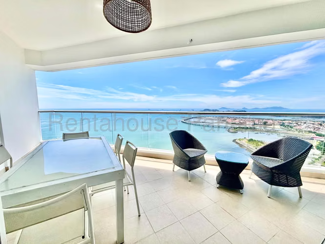 Alquiler de Apartamento Amoblado en Avenida Balboa Ph Rivage EC