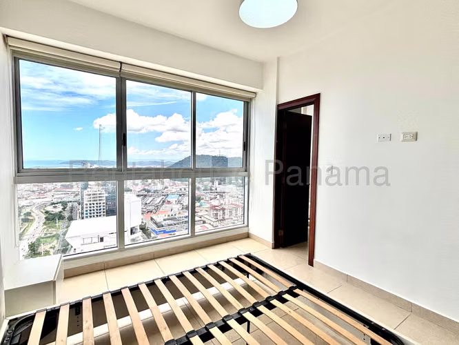 Alquiler de Apartamento Amoblado en Avenida Balboa Ph Rivage EC