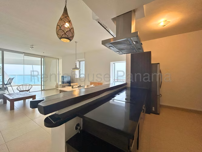 Apartment for Rent on Avenida Balboa Beachfront 150 m² LR