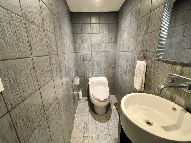 Venta de  Casa Comercial Duplex en Obarrio CCO