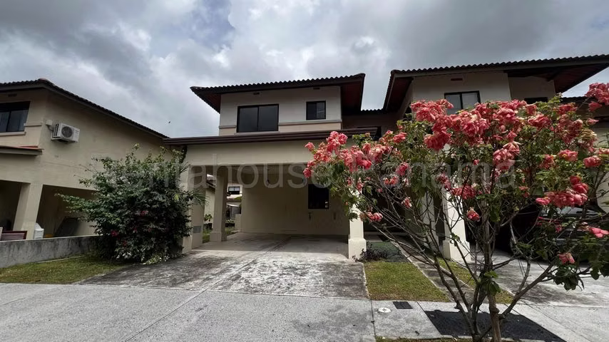 Hermosa Casa en VENTA 27PPM2624