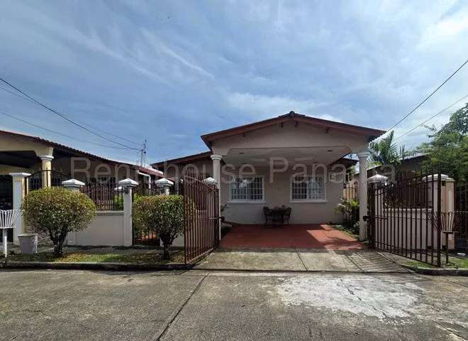 En Venta Cómoda Casa BRISAS DEL GOLF  27PPM2618
