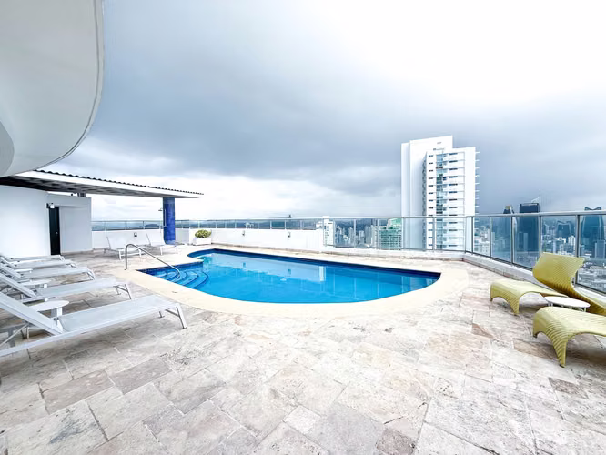 Apartamento de Dos Niveles con Vista al Mar en Sky, con Vistas desde Ambas Recámaras