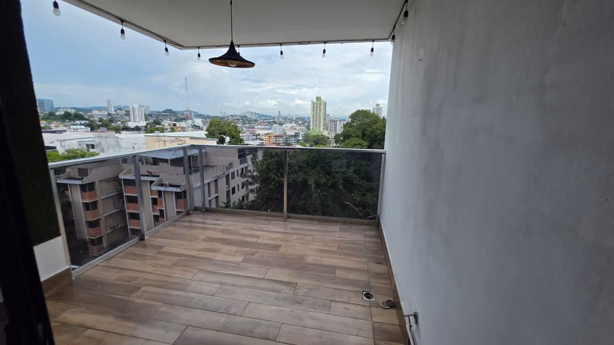 Alquilo hermoso y amplio Apto en El Cangrejo